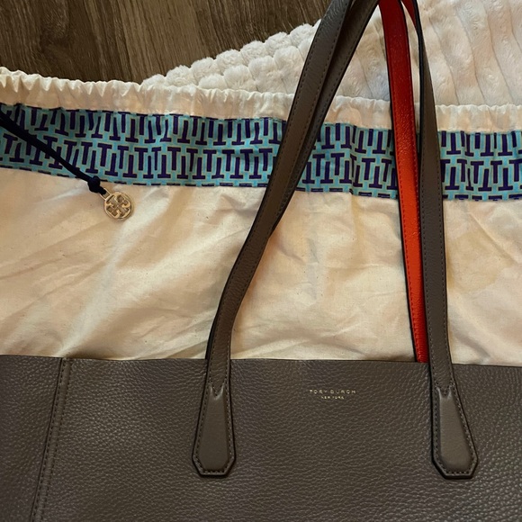 Tory Burch Perry Tote & Wristlet - Excellent condition - Picture 11 of 11